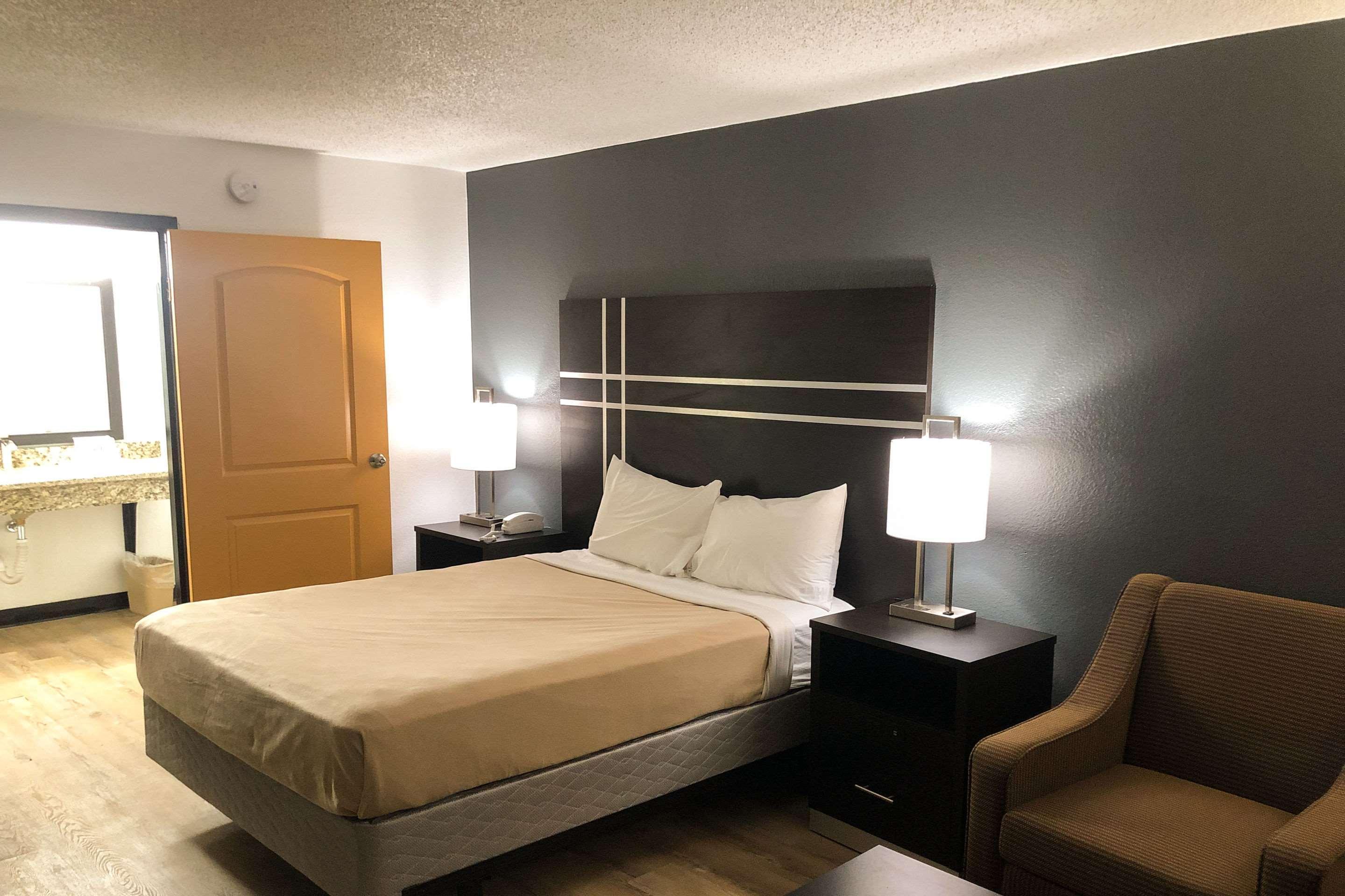 Econo Lodge Литония Экстерьер фото