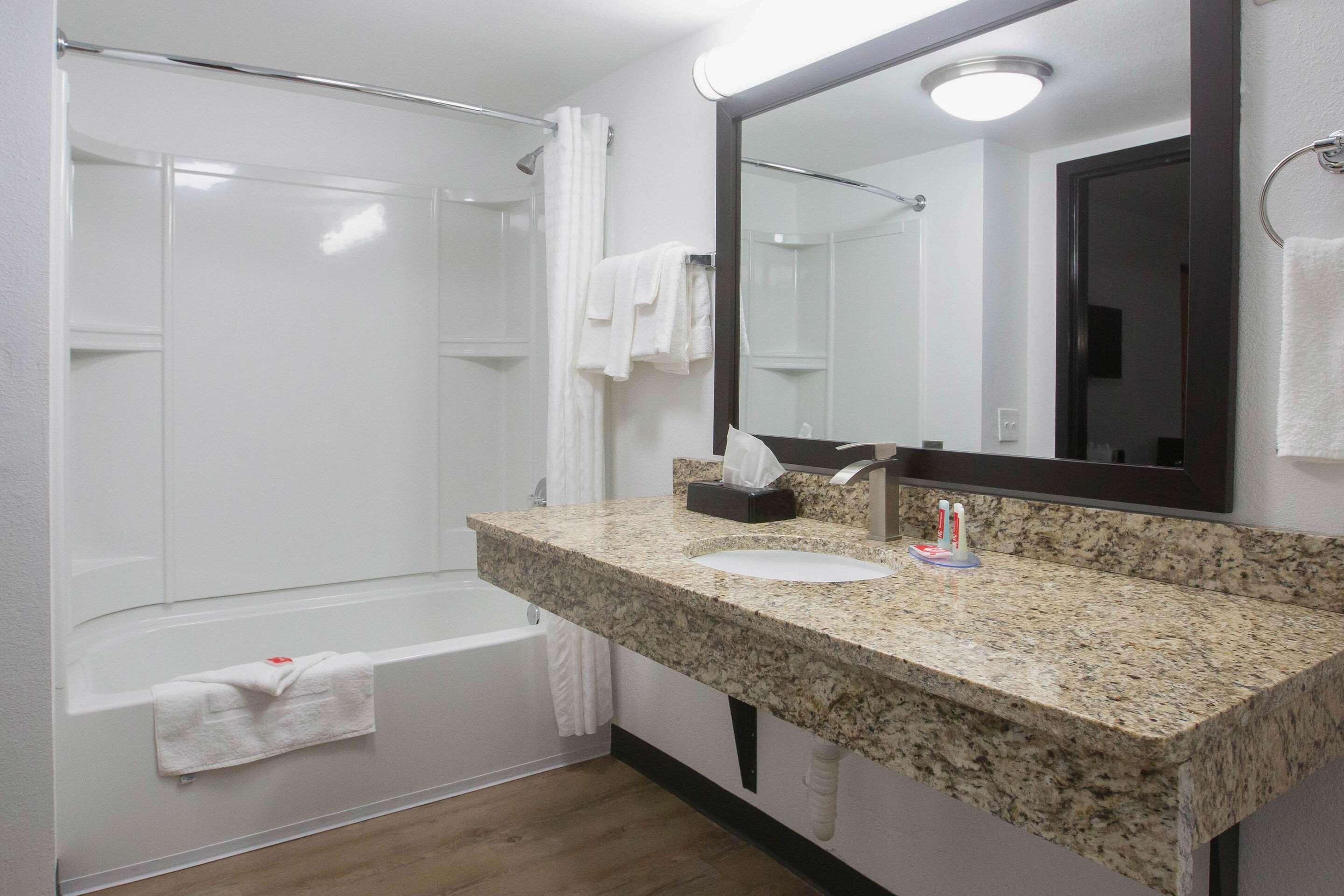 Econo Lodge Литония Экстерьер фото
