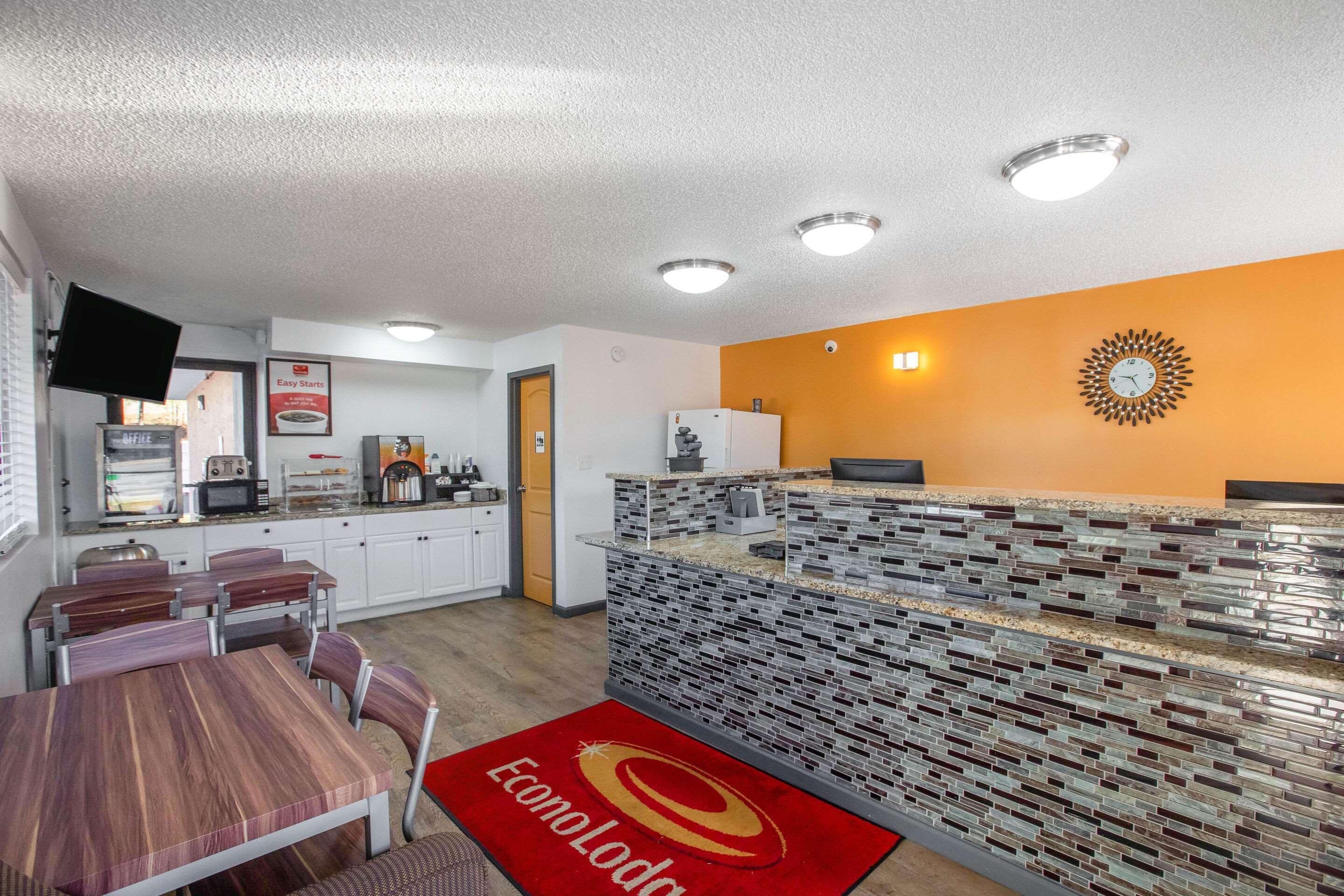 Econo Lodge Литония Экстерьер фото