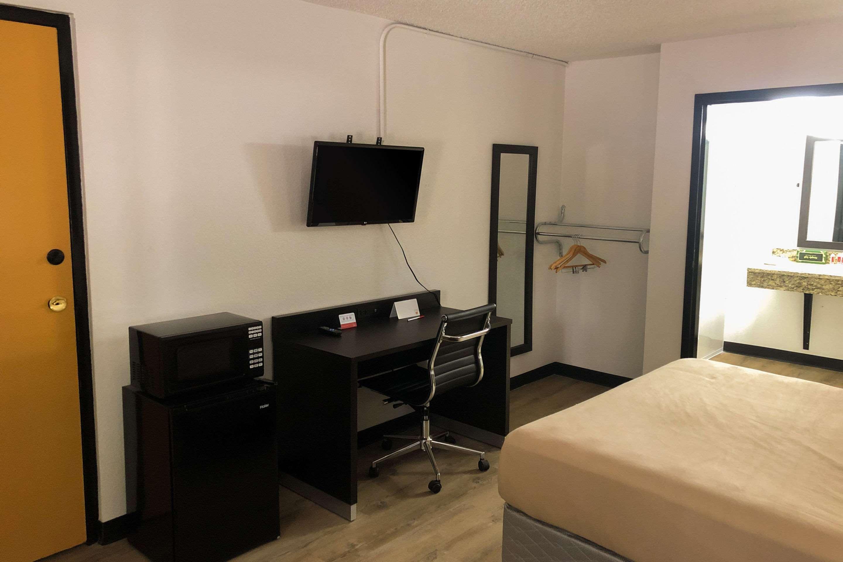 Econo Lodge Литония Экстерьер фото