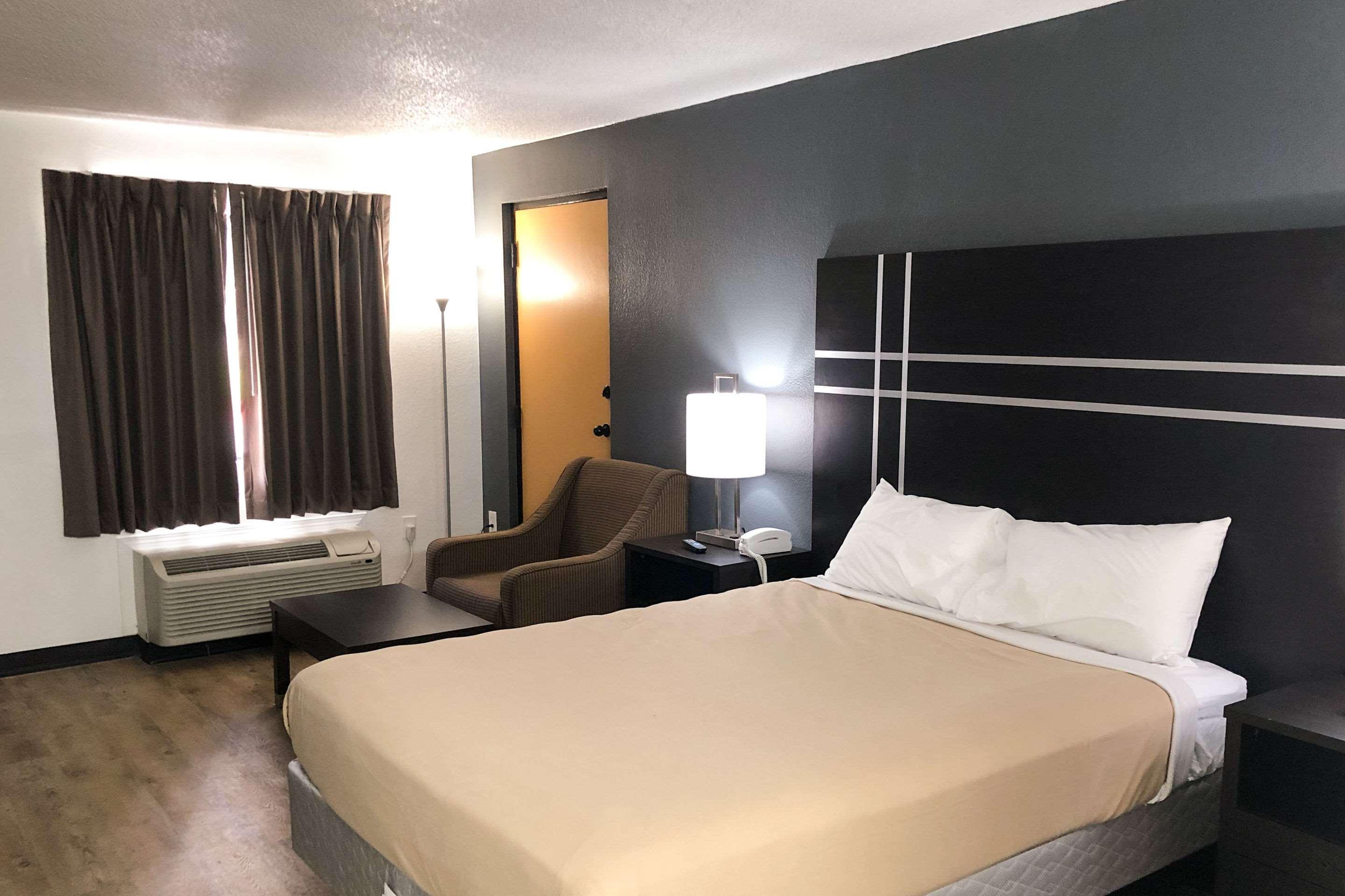 Econo Lodge Литония Экстерьер фото