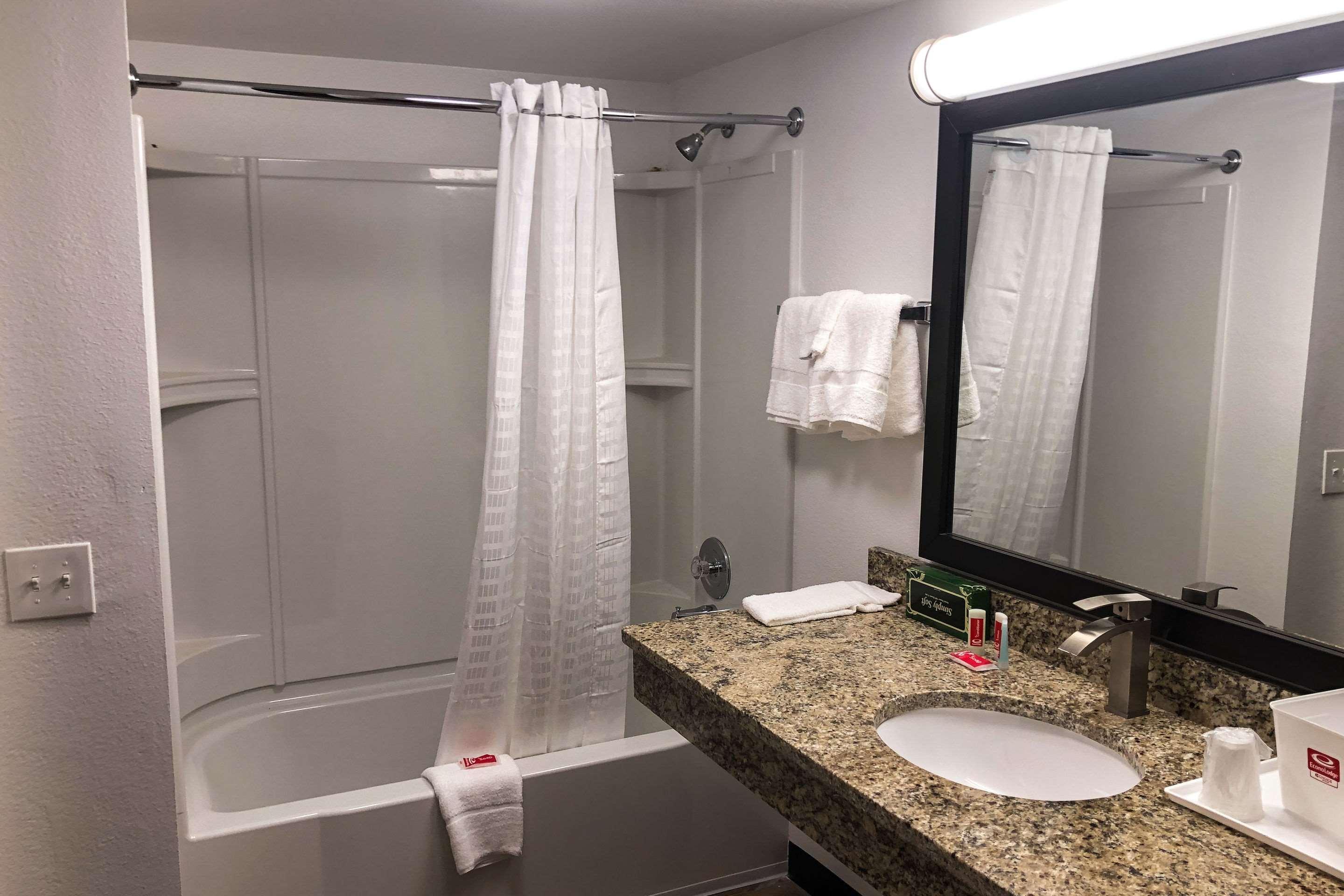 Econo Lodge Литония Экстерьер фото